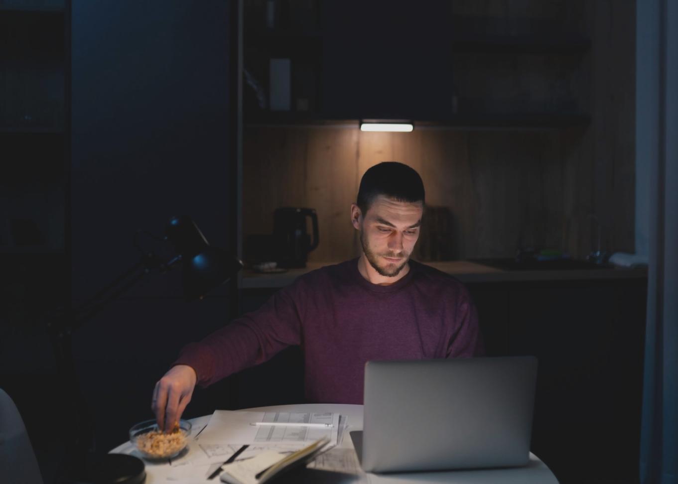 Digitale Finanztools auf Laptop